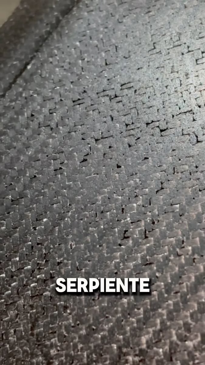 Facebook Reel: laminado de fibra de carbono