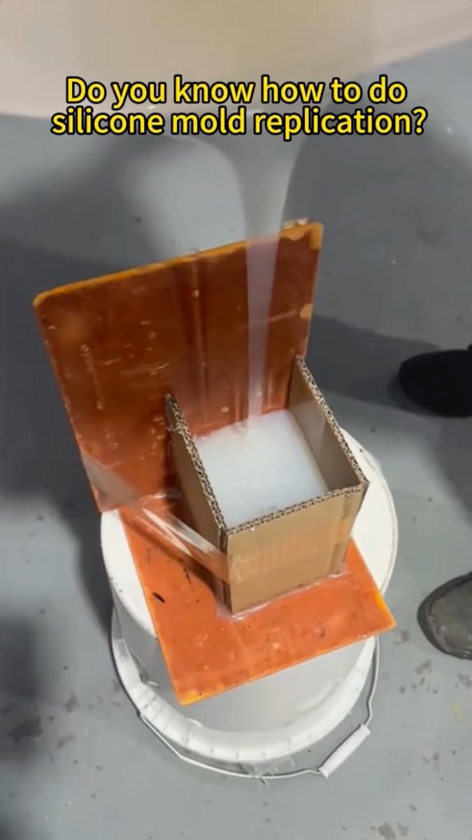 Facebook Reel: moldeo de silicona para colada de resina