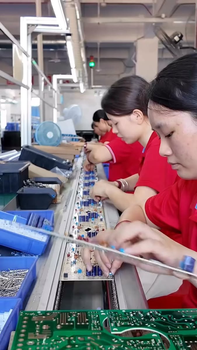 Facebook Reel: pruebas en circuito ICT en la línea de producción