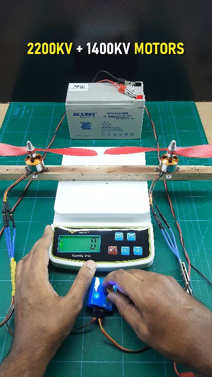 Facebook Reel: prueba de empuje de motores brushless