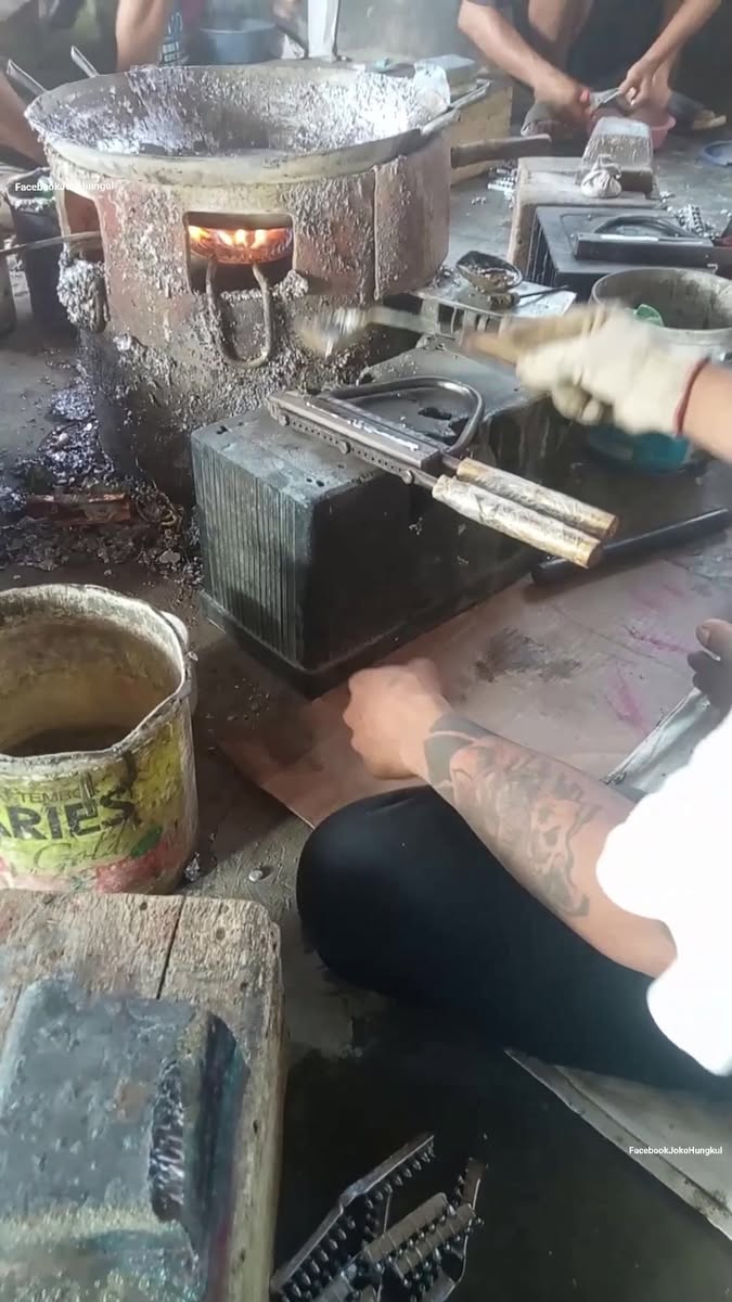 Facebook Reel: repujado de metal por rotación
