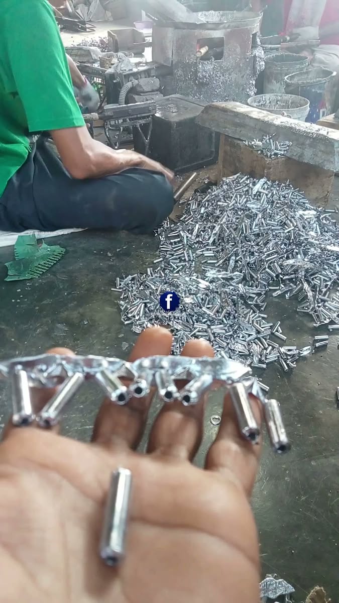 Facebook Reel: repujado de metal por rotación