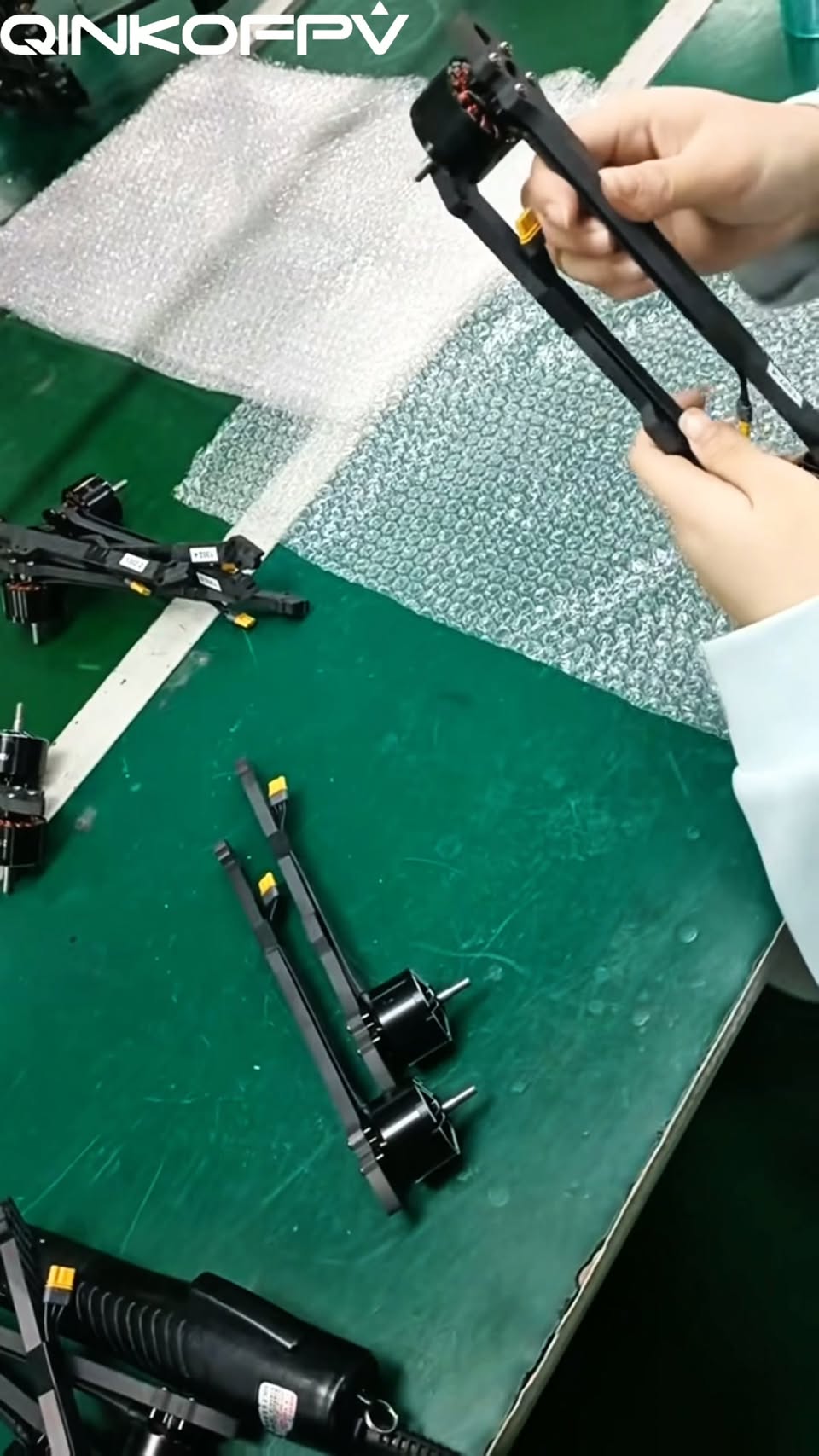 Facebook Reel: empaque final de componentes FPV