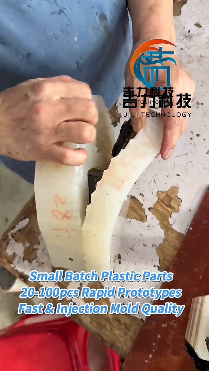 Facebook Reel: moldeo de silicona para colada de resina