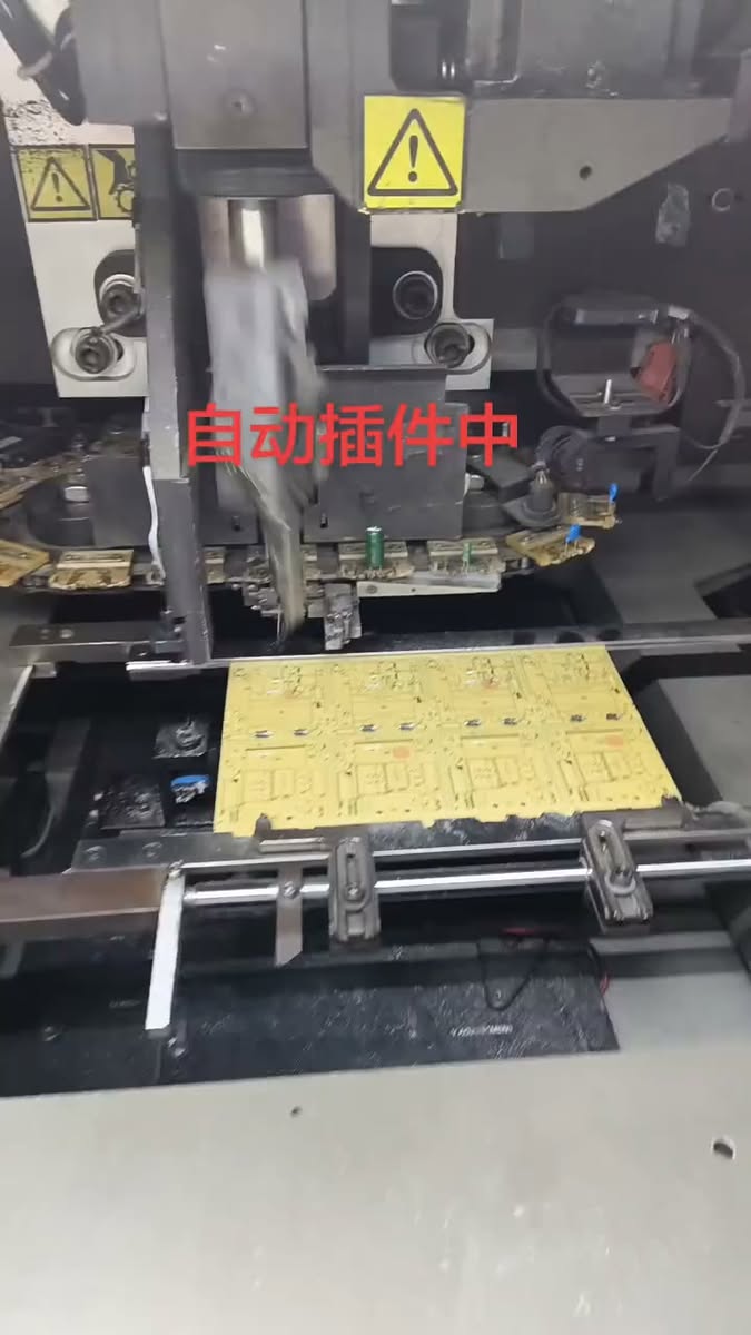 Facebook Reel: fábrica de PCB con línea de producción SMT